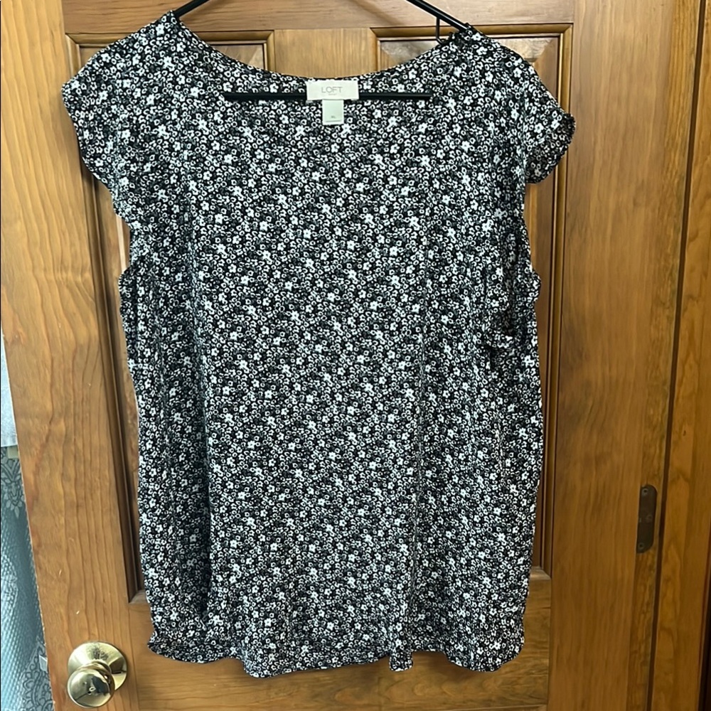 LOFT Black and White Floral Blouse XL